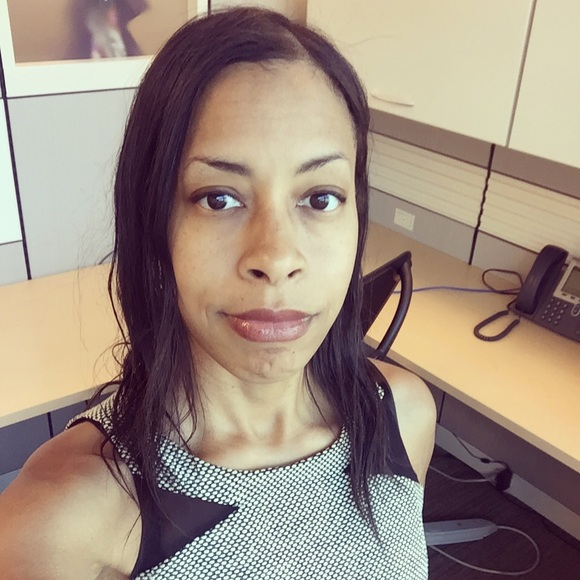 Meet your Posher, Nicole - Picture 1 of 4